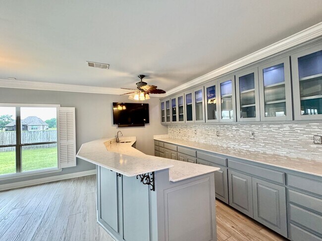 Building Photo - Spacious 4 Bed, 2.5 Bath Home in Gonzales ...