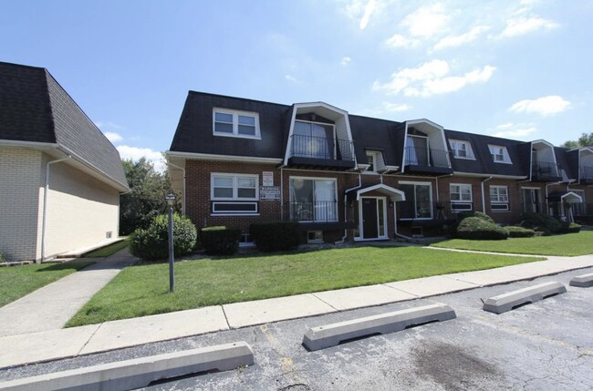 Building Photo - 5745 Circle Dr