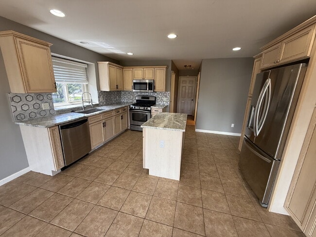 Building Photo - 21494 Pine Cone Dr