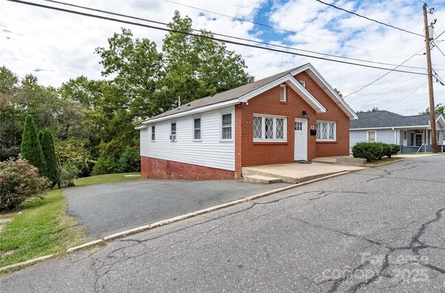 Foto del edificio - 387 Woodlawn Ave