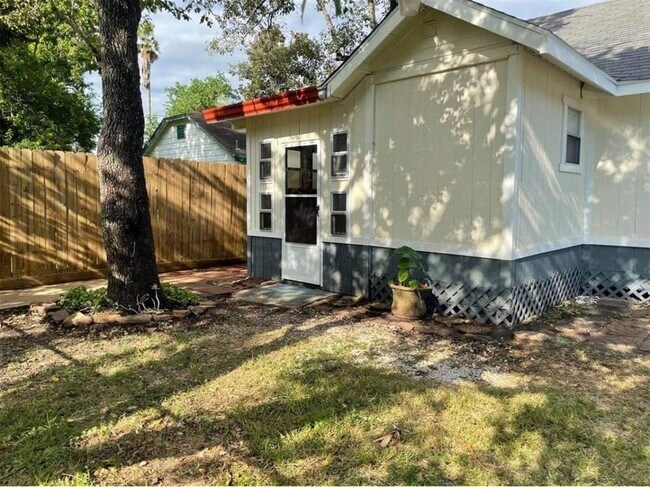 Foto del edificio - 903 N Valderas St