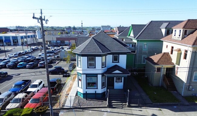 Building Photo - 369 8th St