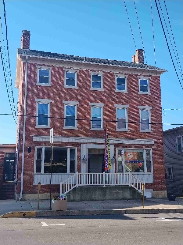 Primary Photo - 142 E Main St