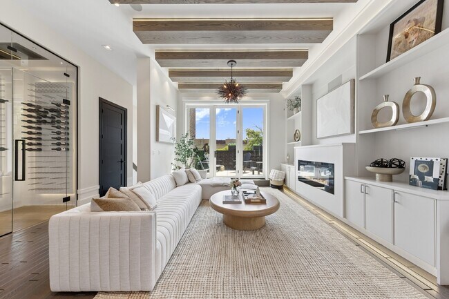 Foto del edificio - 2756 N Magnolia Ave