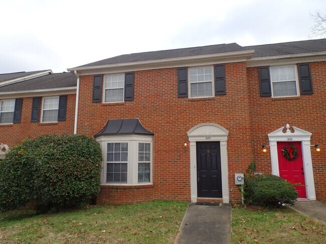 Building Photo - Welcome to Smyrna! Prime location, newly renovated, private fenced backyard, must see!