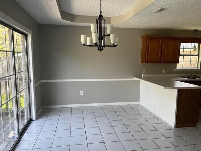 Building Photo - 252 E Colorado Ave