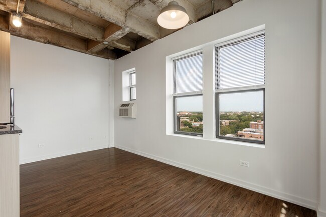 Foto del edificio - 1325 W Wilson Ave