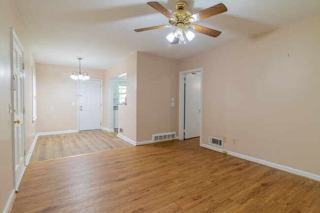 Building Photo - Lakebottom Duplex