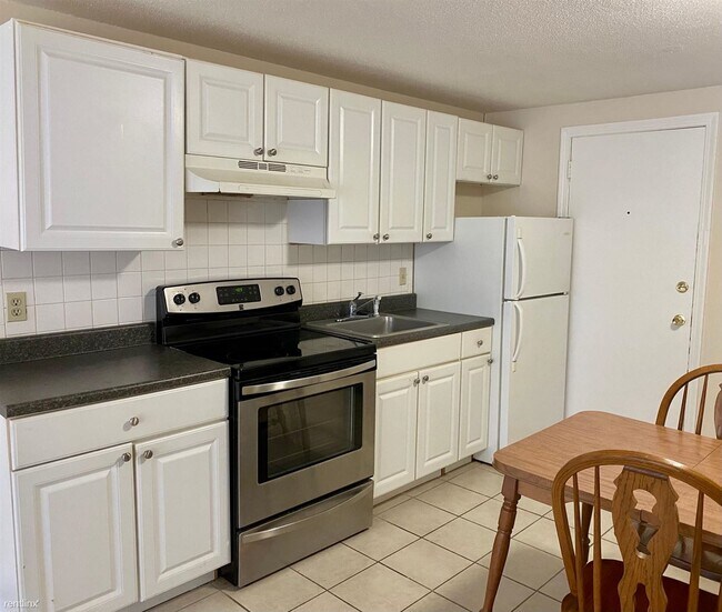 Building Photo - 1 br, 1 bath Condo - Carriage Hill Condomi...