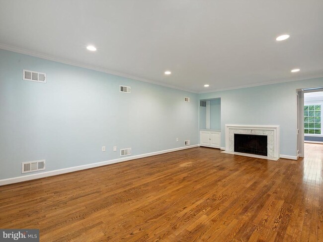 Building Photo - 5113 Westbard Ave