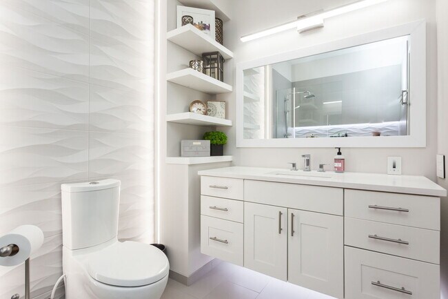 Building Photo - 130 S Canal St