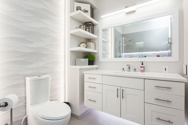 Photo - 130 S Canal St Apartment