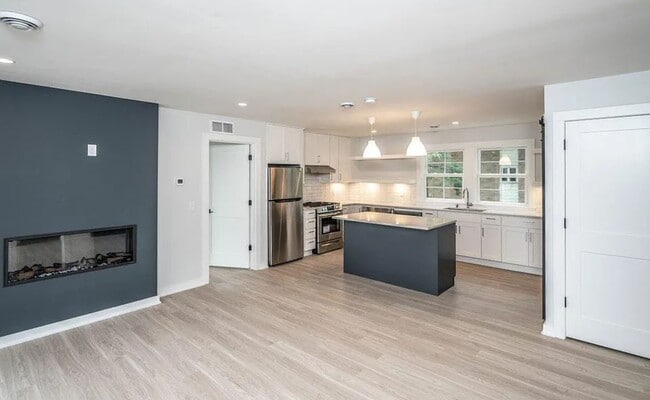 Building Photo - Harriet Apartments | 4326