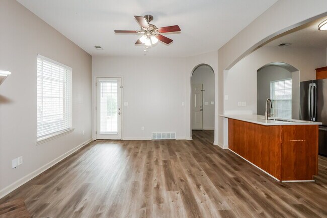 Foto del edificio - 1254 Carlton Ridge Dr