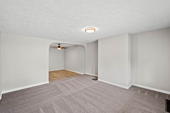 Building Photo - Gorgeous 3 bedroom home in Verona available September 1!