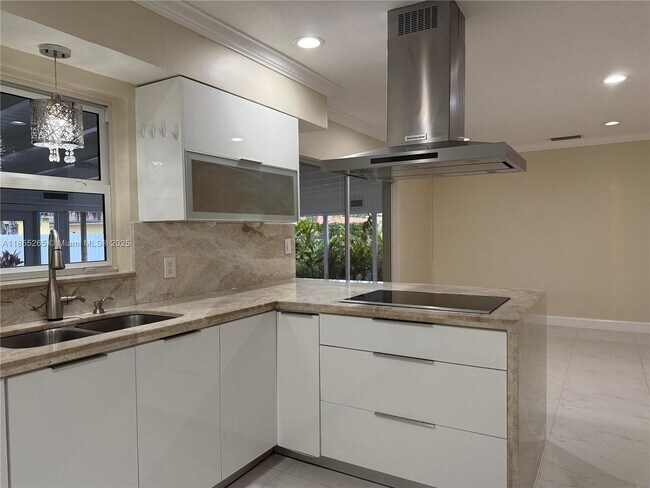 Building Photo - 1715 SW 102nd Ct