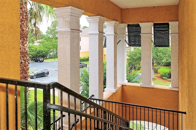 Building Photo - Spacious 2 bed 2 bath condo, split floorplan on the 3rd floor! Gated community at Mosaic at Millenia