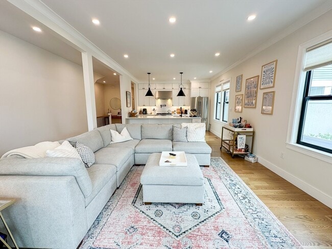 Foto del edificio - 746 E 8th St