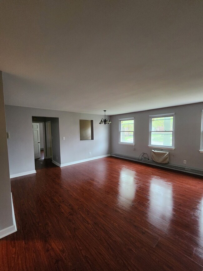 Building Photo - 13797 Cedar Rd