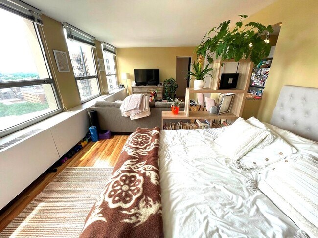 Foto del edificio - 2626 N Lakeview Ave