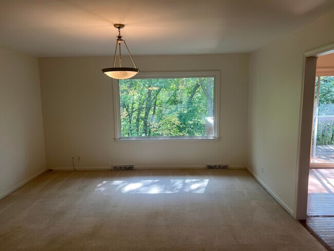 Foto del edificio - 2500 W Rollins Rd