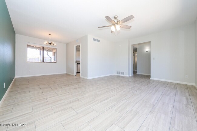 Foto del edificio - 7620 E Linden St