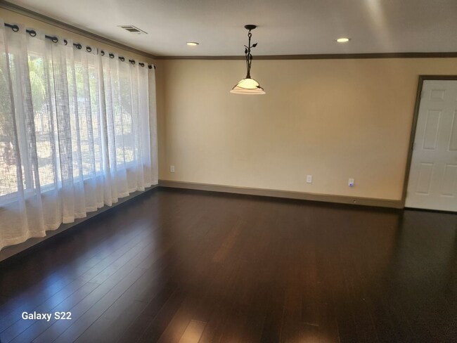 Building Photo - Must See, Incredible 3 bedroom, 2 bathroom...