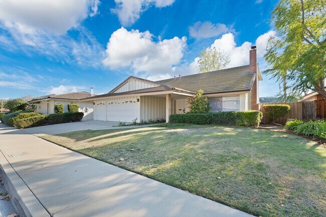 Foto del edificio - Beautiful Westlake First Neighborhood Family Home w/ Large Backyard with Panoramic Mtn Views