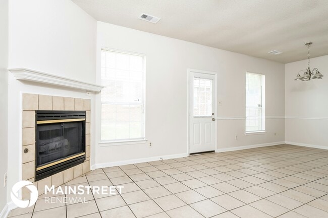 Building Photo - 4590 Lindawood Ln