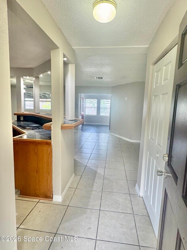 Foto del edificio - 2444 Victor Rd