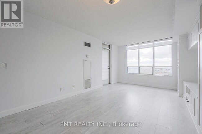 Photo du bâtiment - 700-2700 Humberwood Blvd