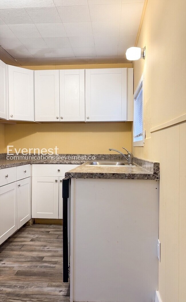 Foto del edificio - 2-Bed/1-Bath Town Home/ Available Now!
