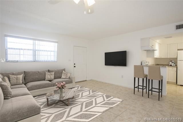 Foto del edificio - 2379 NE 172nd St