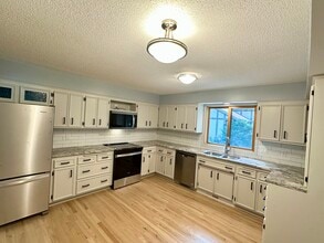 Building Photo - 7301 Glouchester Dr