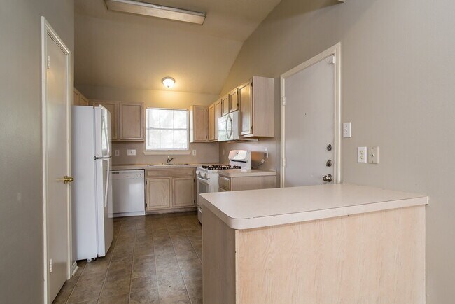 Building Photo - 23623 Prairie Bird Dr