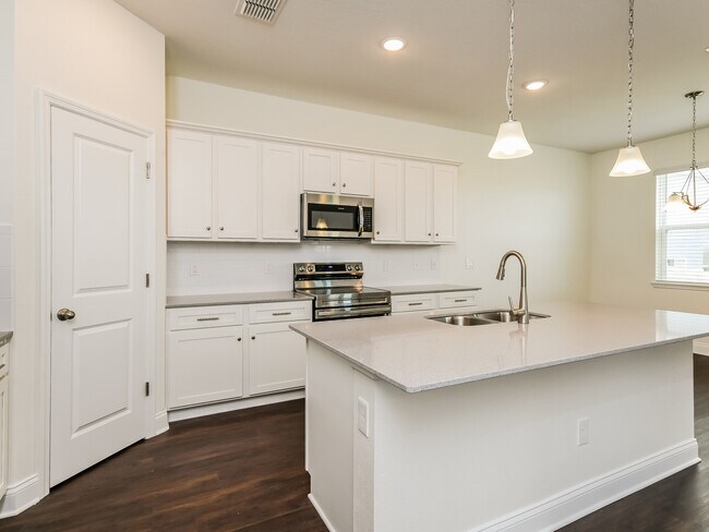 Foto del edificio - 6181 Little Blf Cir