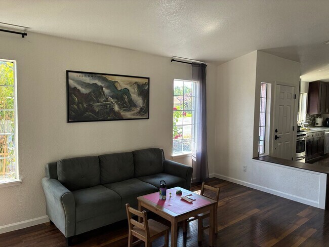 Foto del edificio - 4 Bedroom 2 bathroom home in Mace Ranch Davis