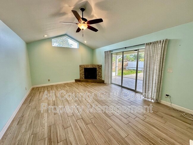 Building Photo - 300 Bahama Rd
