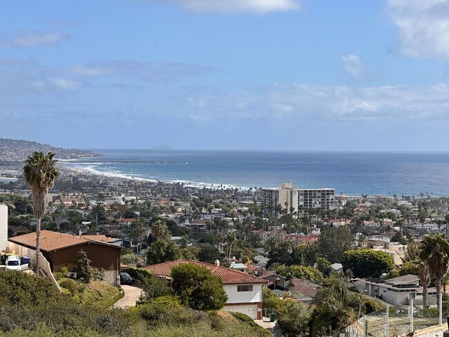 Foto del edificio - Beautiful 3BD 3.5BA House in La Jolla