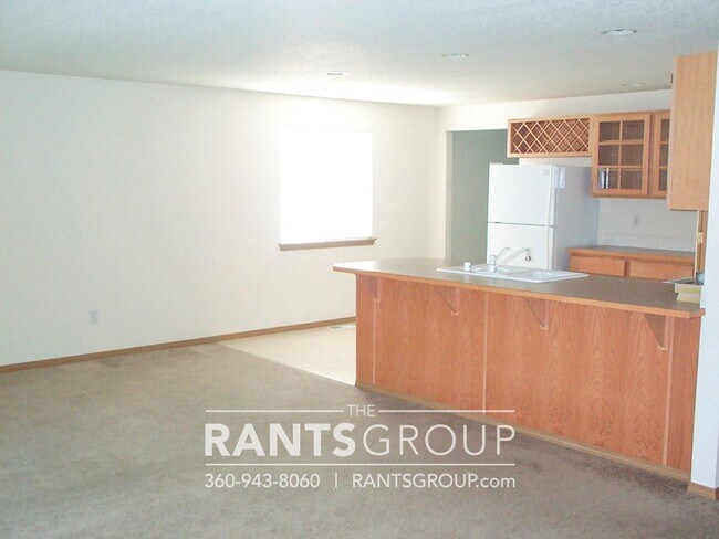 Building Photo - 3 br, 2.5 bath House - 3630 Bittersweet St SE