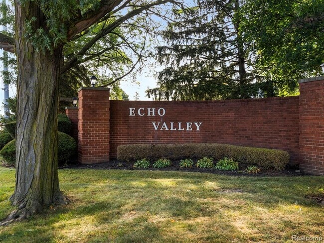 Building Photo - 27689 Echo Valley W
