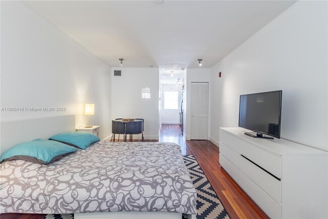 Foto del edificio - 1340 Drexel Ave