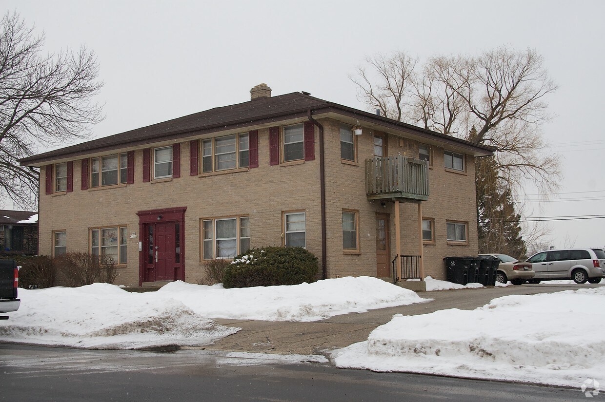 Building Photo - N88W15095 Cleveland Ave