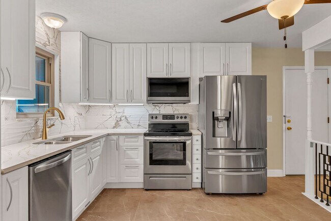 Building Photo - Italian Estates Property Management