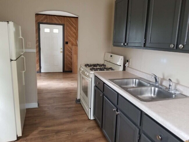 Foto del edificio - "Charming 2-Bedroom Gem with Cozy 744 Sq F...