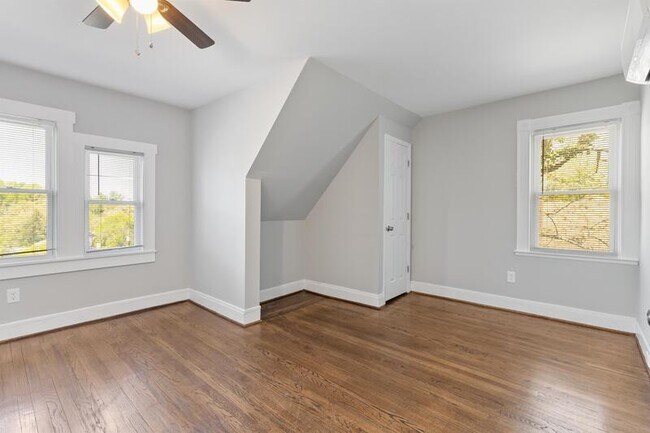 Building Photo - 5821 Royal Oak Ave