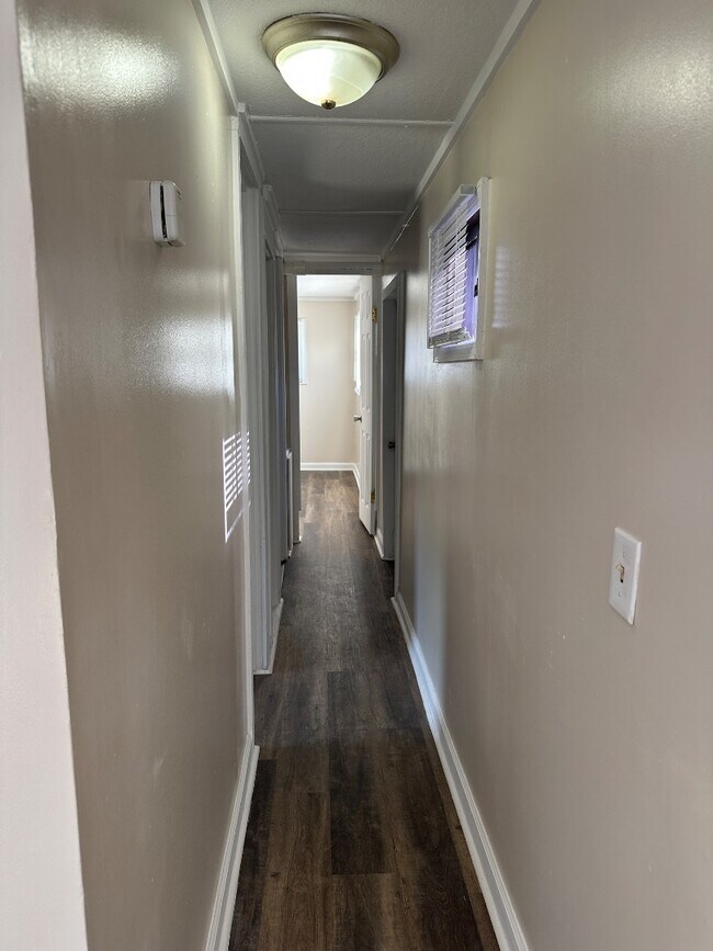 Building Photo - 1202 Lake Rd