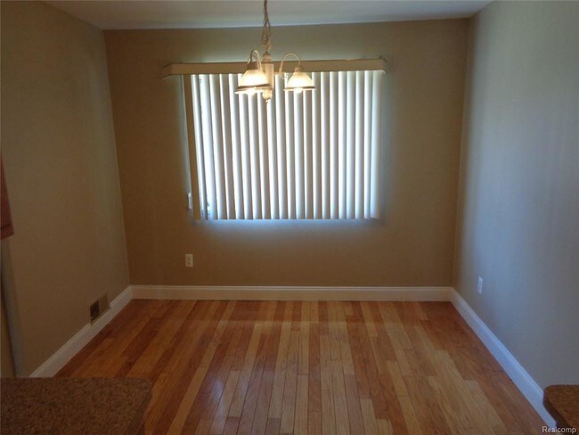 Building Photo - 26691 Franklin Pointe Dr