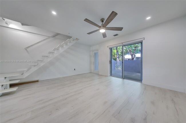 Foto del edificio - 798 Crandon Blvd
