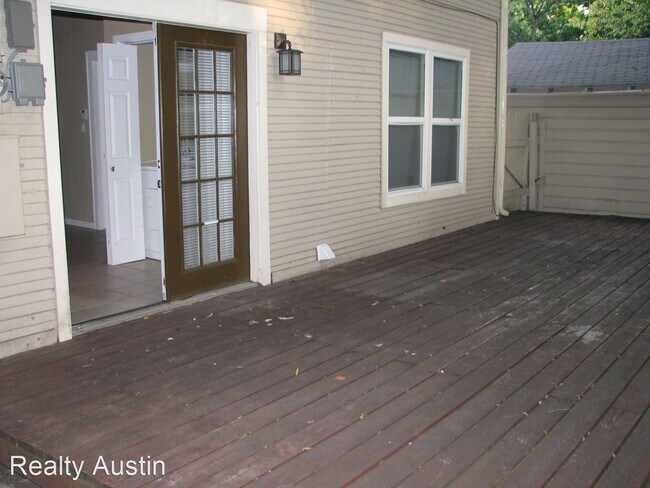 Foto del edificio - 6 br, 3 bath House - 4802 Clarkson Avenue